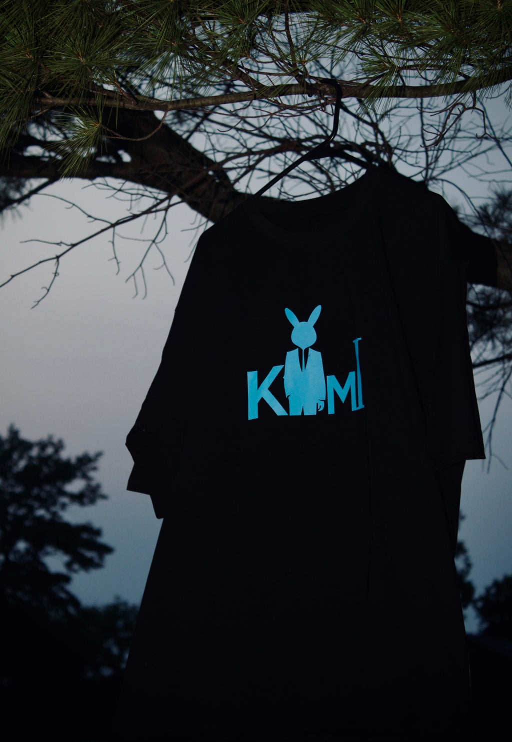 BLACK "BLUE SUMMER" TEE